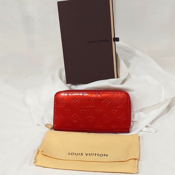 Vintage Louis Vuitton Red Vernis Zipper Wallet w box & dusty - Picture 1 of 10